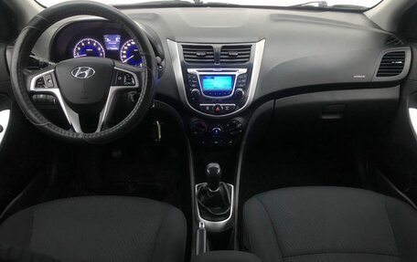 Hyundai Solaris II рестайлинг, 2013 год, 695 000 рублей, 12 фотография