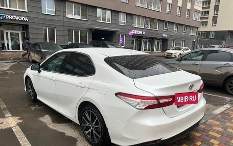 Toyota Camry, 2021 год, 3 450 000 рублей, 3 фотография