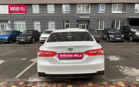 Toyota Camry, 2021 год, 3 450 000 рублей, 2 фотография
