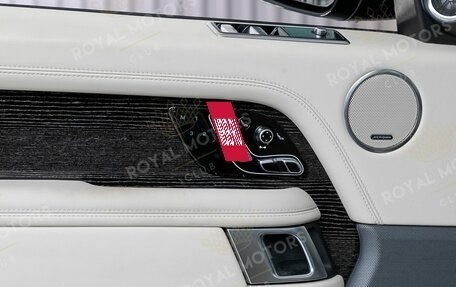 Land Rover Range Rover IV рестайлинг, 2019 год, 8 200 000 рублей, 12 фотография