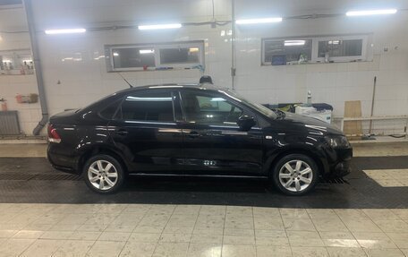 Volkswagen Polo VI (EU Market), 2011 год, 820 000 рублей, 2 фотография