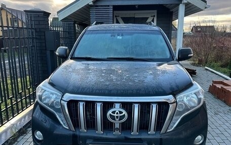 Toyota Land Cruiser Prado 150 рестайлинг 2, 2016 год, 3 350 000 рублей, 2 фотография
