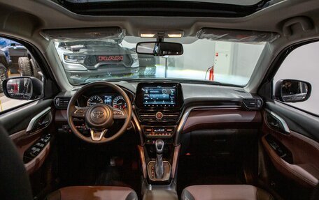 Toyota Urban Cruiser, 2023 год, 3 498 000 рублей, 6 фотография