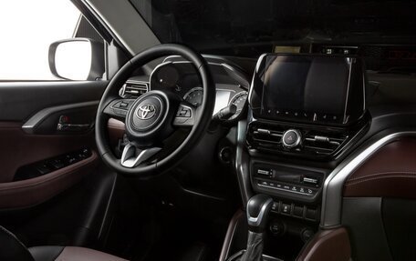 Toyota Urban Cruiser, 2023 год, 3 498 000 рублей, 13 фотография