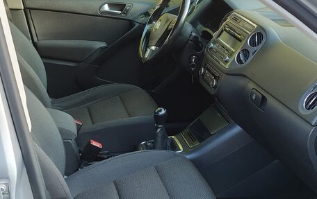 Volkswagen Tiguan I, 2011 год, 1 000 000 рублей, 10 фотография