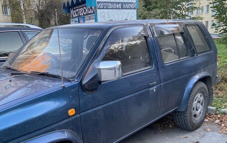 Nissan Terrano II рестайлинг, 1993 год, 800 000 рублей, 2 фотография