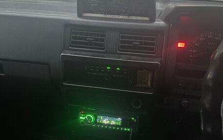 Nissan Terrano II рестайлинг, 1993 год, 800 000 рублей, 8 фотография