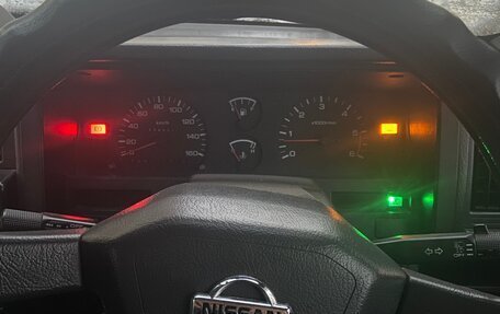 Nissan Terrano II рестайлинг, 1993 год, 800 000 рублей, 9 фотография