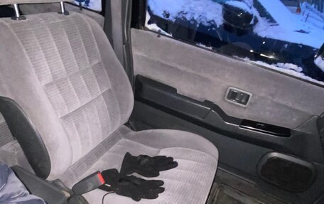 Nissan Terrano II рестайлинг, 1993 год, 800 000 рублей, 13 фотография