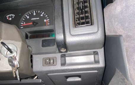 Nissan Terrano II рестайлинг, 1993 год, 800 000 рублей, 11 фотография