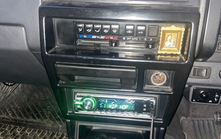 Nissan Terrano II рестайлинг, 1993 год, 800 000 рублей, 16 фотография