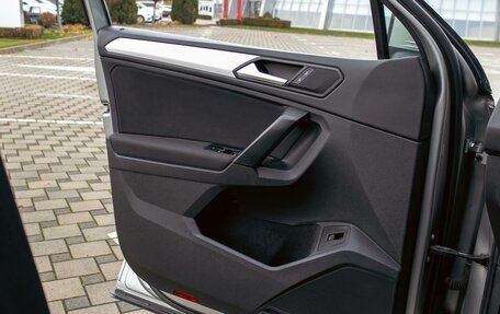 Volkswagen Tiguan II, 2019 год, 2 055 000 рублей, 12 фотография