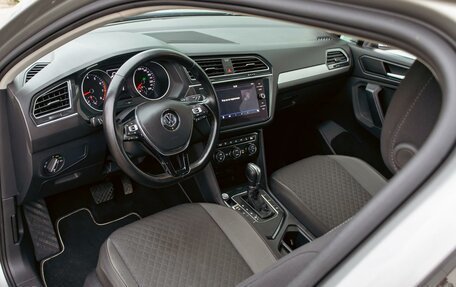 Volkswagen Tiguan II, 2019 год, 2 055 000 рублей, 13 фотография