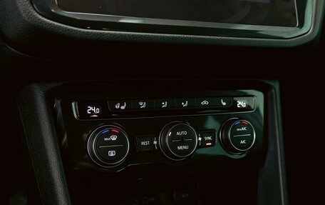 Volkswagen Tiguan II, 2019 год, 2 055 000 рублей, 15 фотография