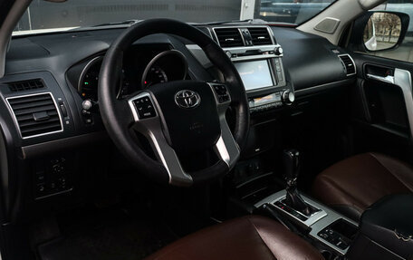 Toyota Land Cruiser Prado 150 рестайлинг 2, 2016 год, 3 400 000 рублей, 11 фотография