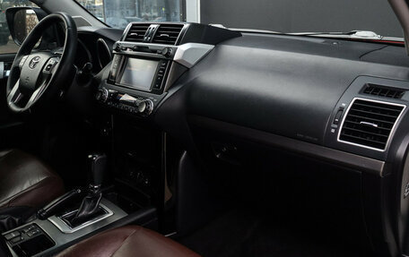 Toyota Land Cruiser Prado 150 рестайлинг 2, 2016 год, 3 400 000 рублей, 9 фотография