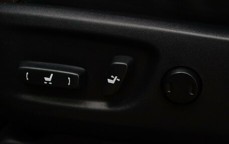 Toyota Land Cruiser Prado 150 рестайлинг 2, 2016 год, 3 400 000 рублей, 19 фотография