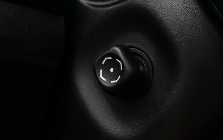 Toyota Land Cruiser Prado 150 рестайлинг 2, 2016 год, 3 400 000 рублей, 17 фотография