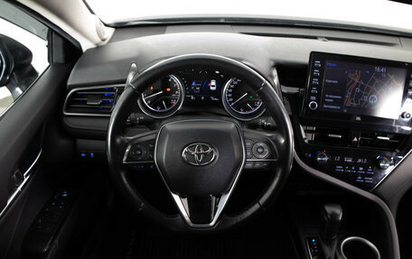 Toyota Camry, 2021 год, 3 249 000 рублей, 10 фотография