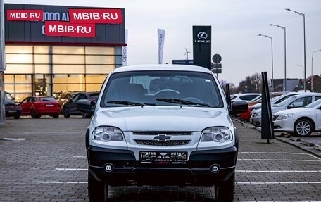 Chevrolet Niva I рестайлинг, 2017 год, 725 000 рублей, 2 фотография