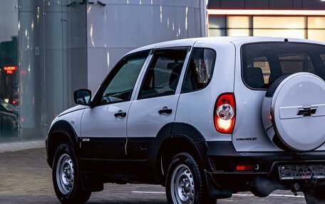 Chevrolet Niva I рестайлинг, 2017 год, 725 000 рублей, 8 фотография