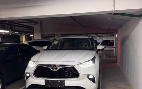 Toyota Highlander, 2025 год, 6 500 000 рублей, 3 фотография