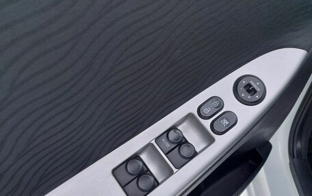 Hyundai Solaris II рестайлинг, 2012 год, 710 000 рублей, 20 фотография