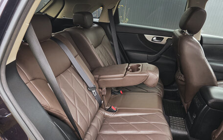 Infiniti QX70, 2014 год, 2 300 000 рублей, 9 фотография