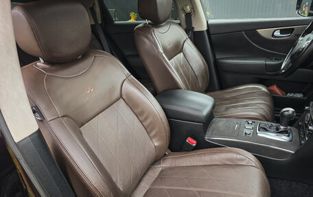 Infiniti QX70, 2014 год, 2 300 000 рублей, 14 фотография