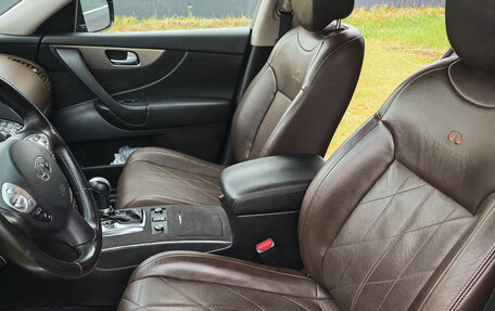 Infiniti QX70, 2014 год, 2 300 000 рублей, 12 фотография