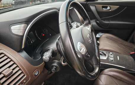 Infiniti QX70, 2014 год, 2 300 000 рублей, 10 фотография