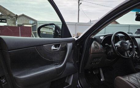 Infiniti QX70, 2014 год, 2 300 000 рублей, 16 фотография