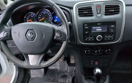 Renault Logan II, 2017 год, 750 000 рублей, 2 фотография