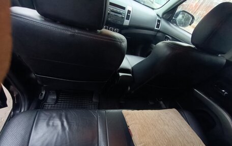 Mitsubishi Outlander III рестайлинг 3, 2011 год, 990 000 рублей, 9 фотография