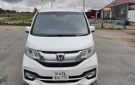 Honda Stepwgn IV, 2015 год, 2 000 000 рублей, 2 фотография