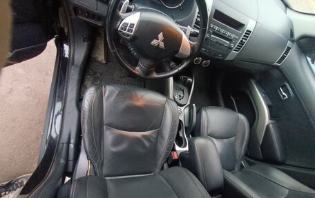 Mitsubishi Outlander III рестайлинг 3, 2011 год, 990 000 рублей, 6 фотография