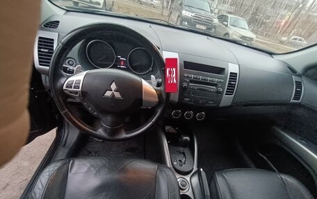 Mitsubishi Outlander III рестайлинг 3, 2011 год, 990 000 рублей, 7 фотография