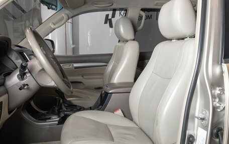 Toyota Land Cruiser Prado 120 рестайлинг, 2004 год, 1 709 000 рублей, 13 фотография