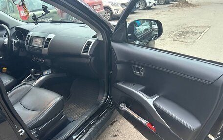 Mitsubishi Outlander III рестайлинг 3, 2011 год, 1 500 000 рублей, 13 фотография