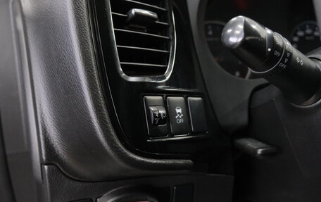 Mitsubishi Outlander III рестайлинг 3, 2014 год, 1 489 000 рублей, 10 фотография