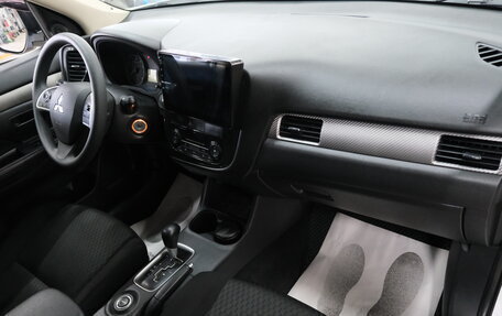 Mitsubishi Outlander III рестайлинг 3, 2014 год, 1 489 000 рублей, 22 фотография