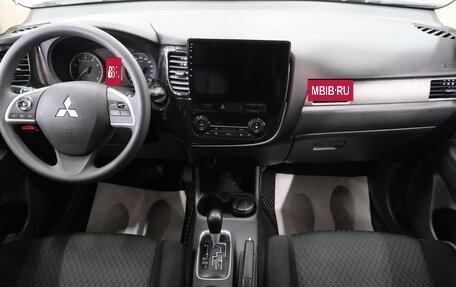 Mitsubishi Outlander III рестайлинг 3, 2014 год, 1 489 000 рублей, 18 фотография