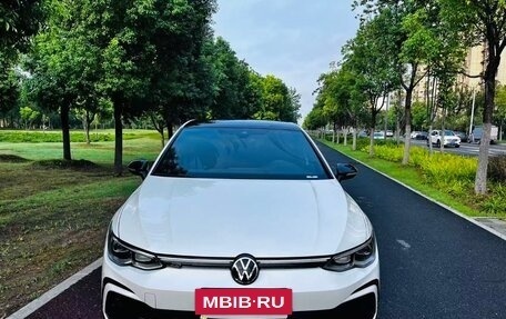 Volkswagen Golf VIII, 2022 год, 1 830 000 рублей, 2 фотография