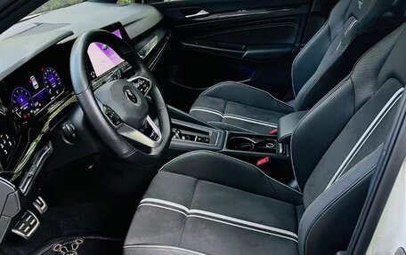 Volkswagen Golf VIII, 2022 год, 1 830 000 рублей, 13 фотография