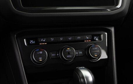 Volkswagen Tiguan II, 2018 год, 2 649 953 рублей, 18 фотография