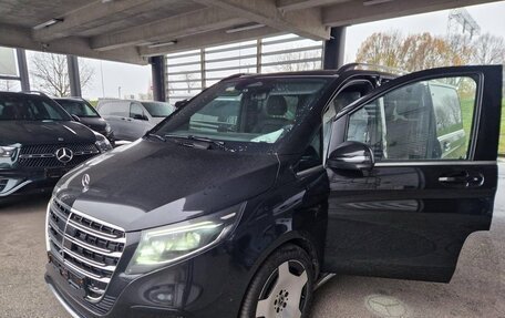 Mercedes-Benz V-Класс, 2025 год, 15 900 000 рублей, 2 фотография