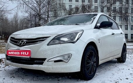 Hyundai Solaris II рестайлинг, 2015 год, 1 100 000 рублей, 13 фотография