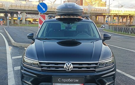 Volkswagen Tiguan II, 2017 год, 1 999 000 рублей, 2 фотография