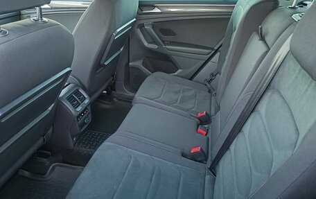 Volkswagen Tiguan II, 2017 год, 1 999 000 рублей, 20 фотография