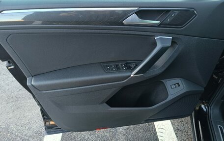 Volkswagen Tiguan II, 2017 год, 1 999 000 рублей, 19 фотография